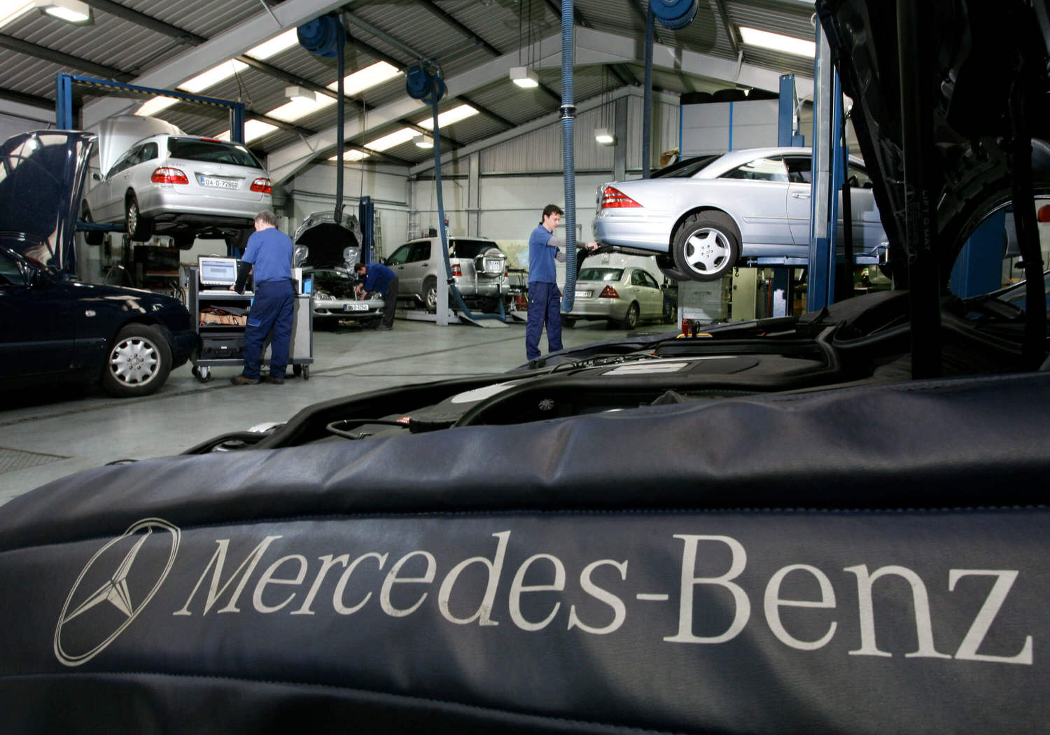 Mercedes-Benz service center